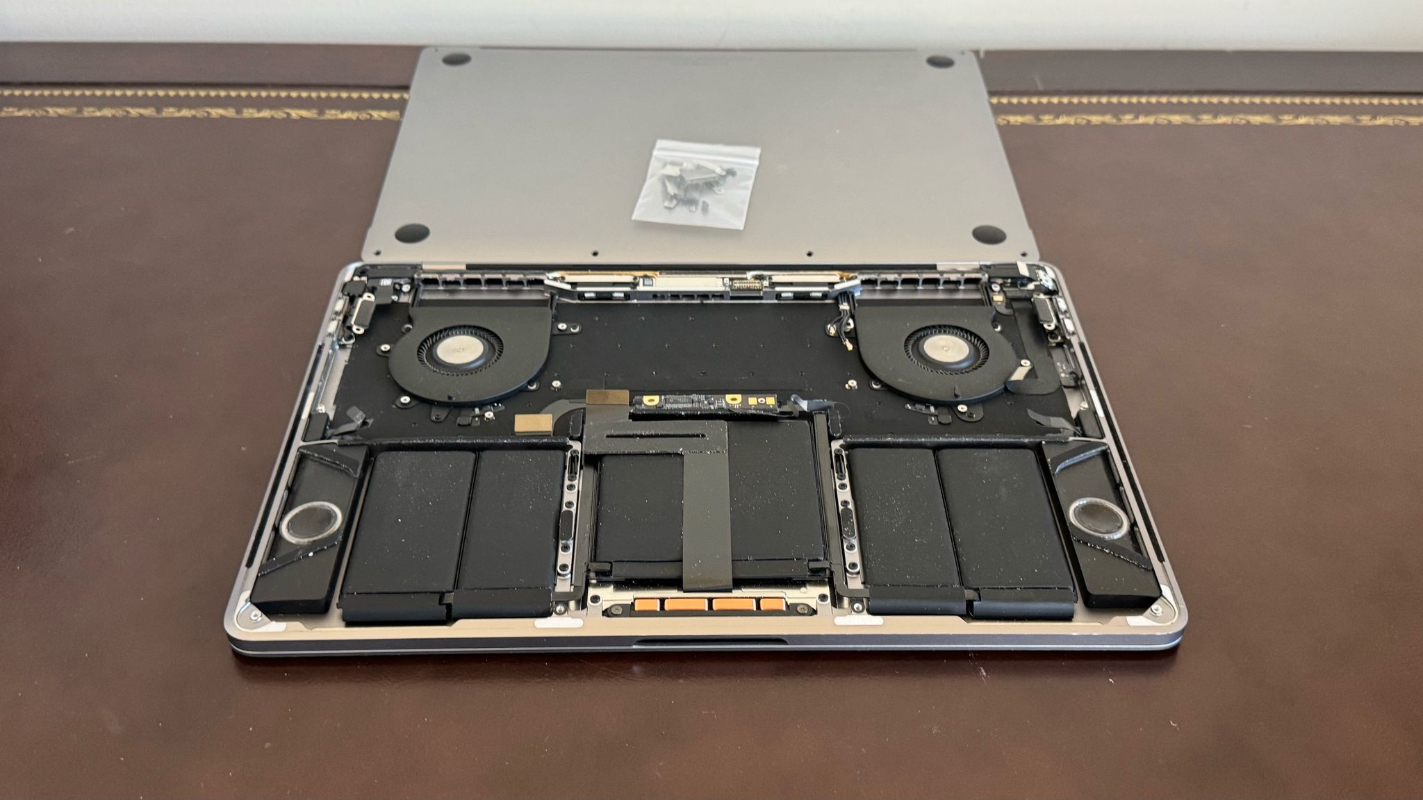 WhatsApp Image 2025-03-05 at 11.10.29 AM (1) Apple MacBook Pro Touch/Late 2016 A1706 Chassis (No Motherboard)