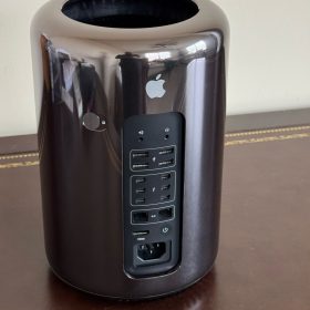 Late 2013 Mac Pro | 3.5GHz 6-Core Intel Xeon E5 | 32GB RAM | 256GB SSD | 6GB AMD FirePro D700 Graphics