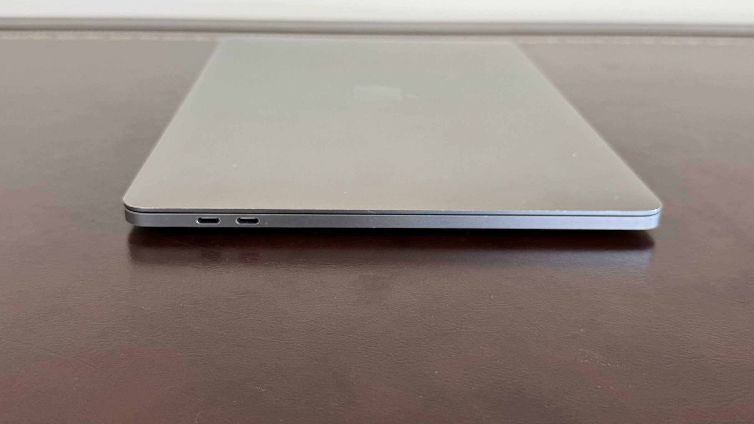 MacBook Pro 13-inch シルバー Amazon.com: Apple MacBook Pro 13 Laptop Intel Core i5 1.4GHz 8GB