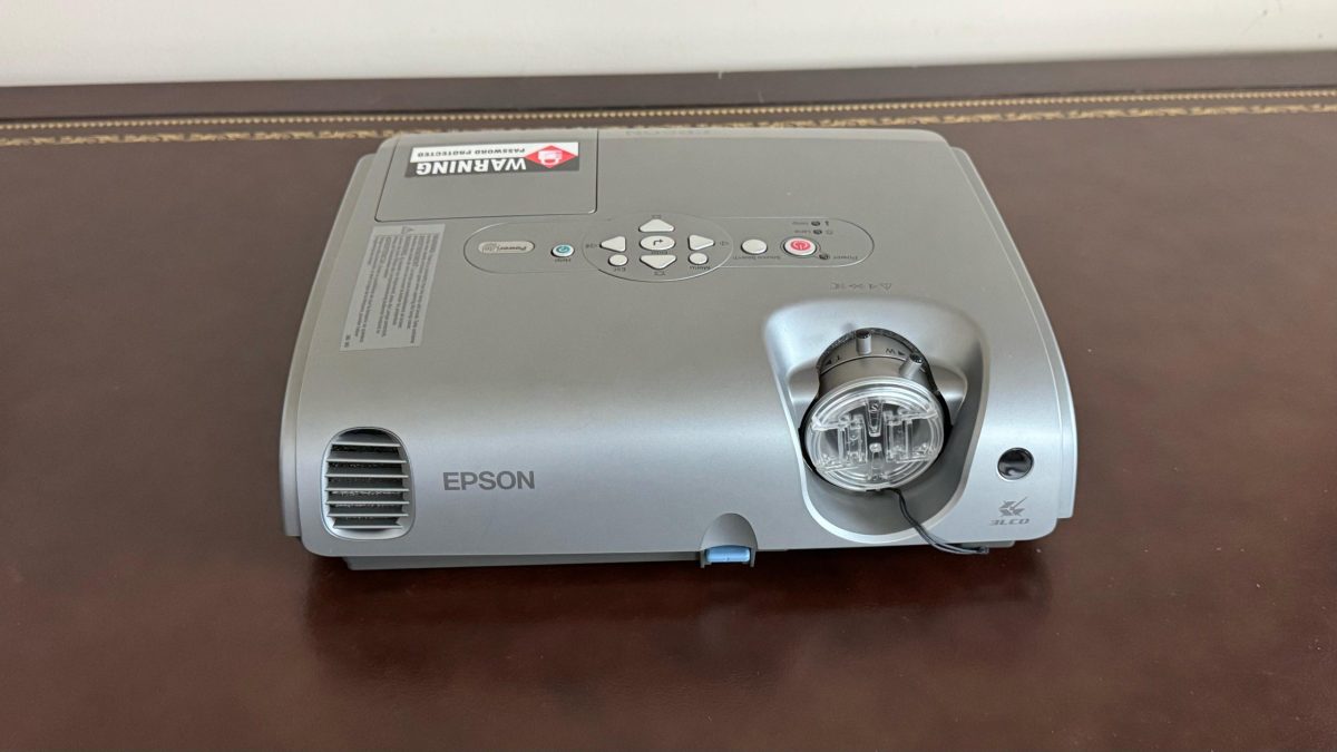 EPSON LCD Projector | Model: EMP-82