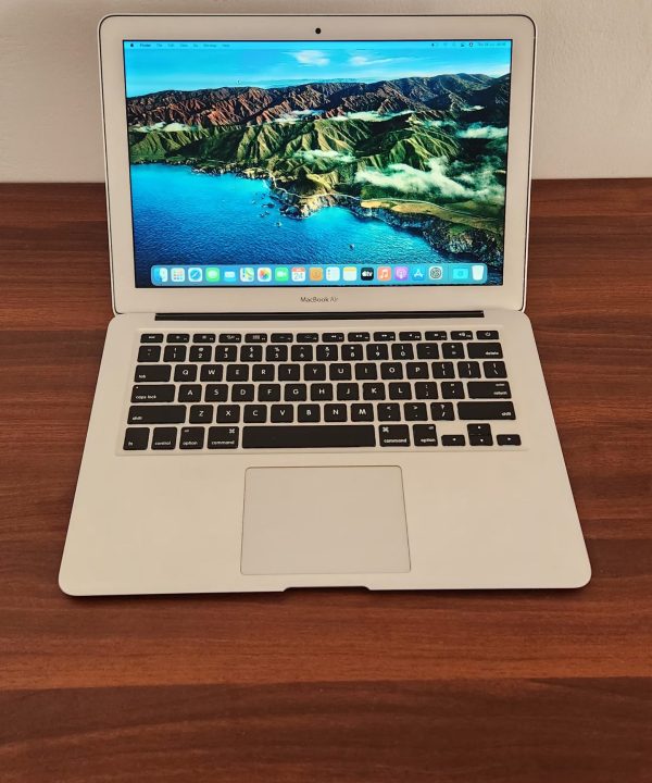 Apple MacBook Air 13-inch (2015) | Intel Core i5 @ 1.8GHz | 8GB RAM | 128GB SSD Storage