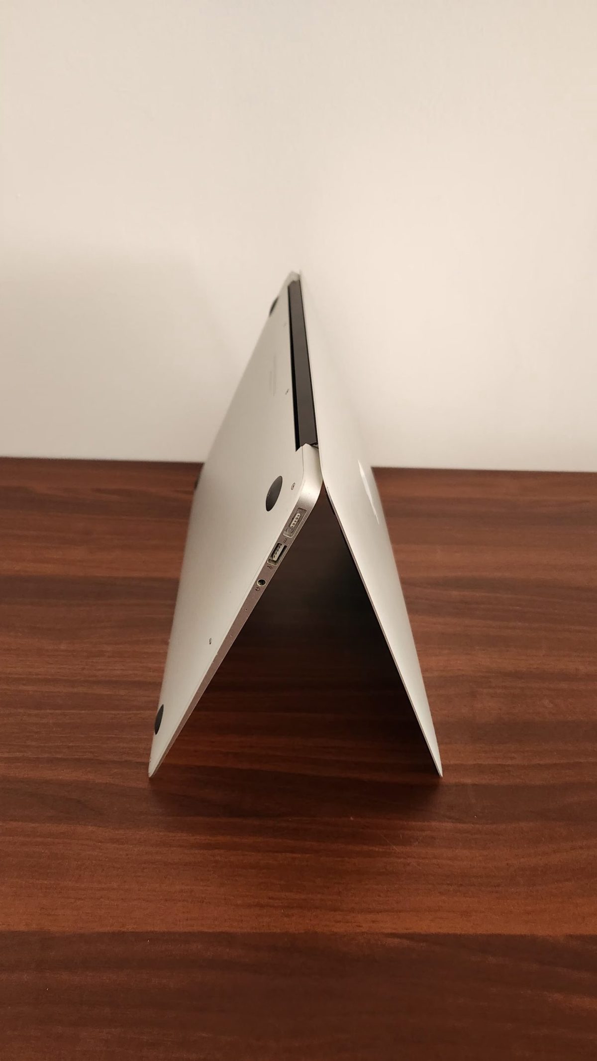 Apple MacBook Air 13-inch (2015) | Intel Core i5 @ 1.6GHz | 4GB 