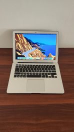 Apple MacBook Air 13-inch (2015) | Intel Core i5 @ 1.8GHz | 8GB RAM | 128GB SSD Storage
