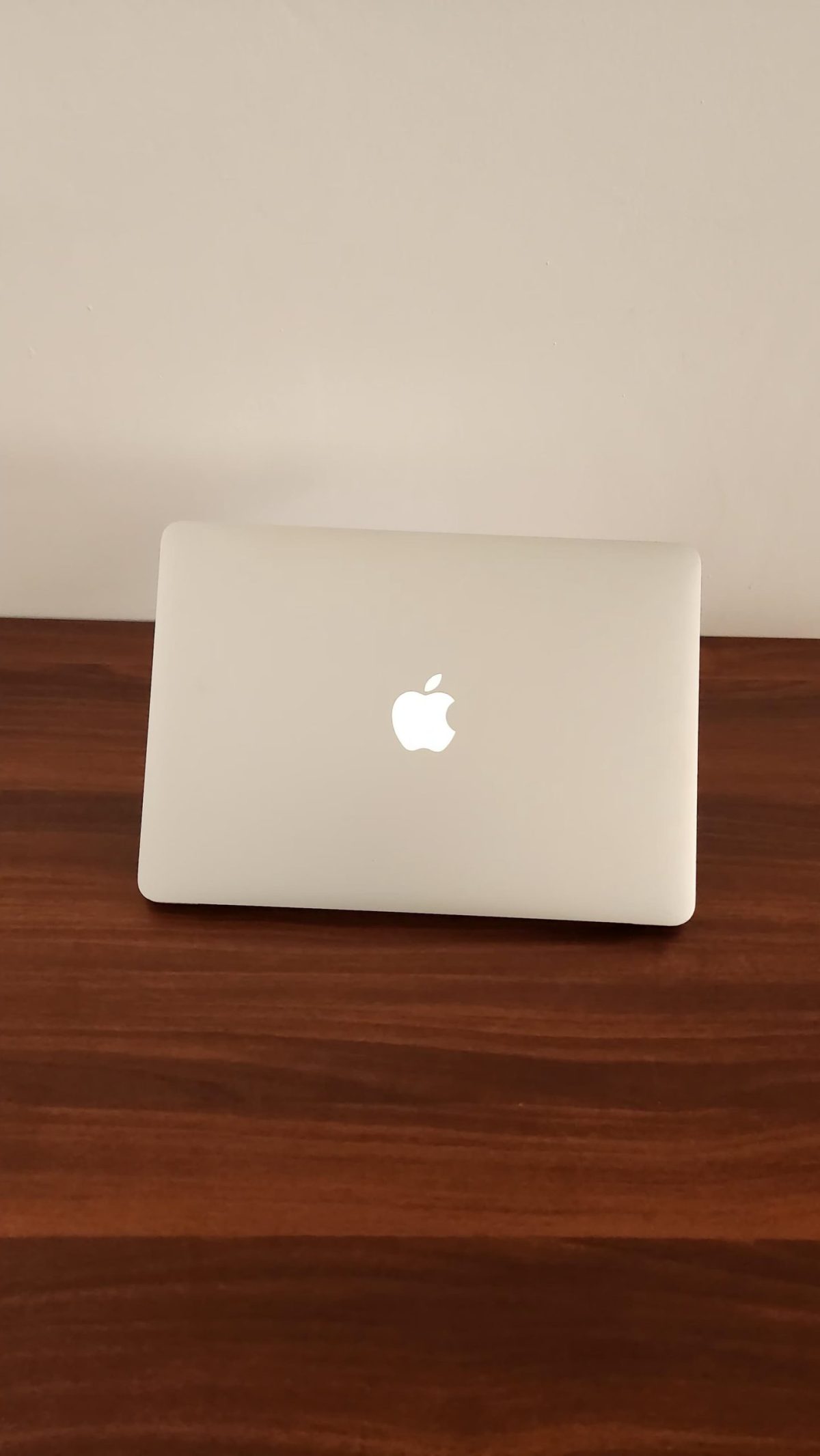 Apple MacBook Air | Early 2014 | 1.4 GHz Core i5 | 13-Inch Apple MacBook Air | Early 2014 | 1.4 GHz Core i5 | 13-Inch