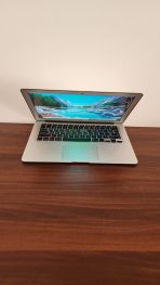 Apple MacBook Air 13-inch (Early 2015) | Intel Core i7 @ 2.2GHz | 8GB RAM | 256GB SSD Storage - Image 3