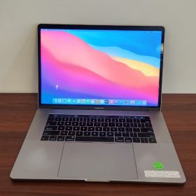 Apple MacBook Pro A1707 (2017) | 15-inch | Intel Core i7 @ 2.8 GHz | 16GB RAM | 256GB SSD | 2GB Radeon Pro 555