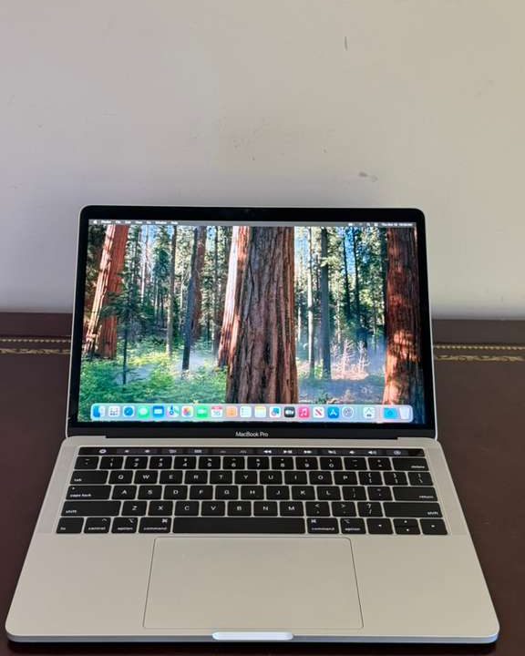 2017 Apple MacBook Pro | 13-inch | Intel Core i7 @ 2.7GHz | 16GB RAM | 512GB SSD | Touch Bar | Touch ID | 378 Cycle Count