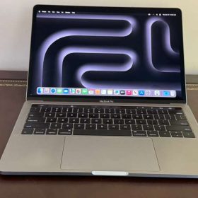 2017 Apple MacBook Pro | 13-inch | Intel Core i5 @ 3.1GHz | 8GB RAM | 512GB SSD | Touch Bar | Touch ID | 573 Cycle Count