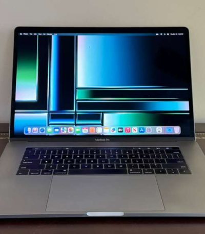 2017 Apple MacBook Pro | 15-inch | Intel Core i7 @ 2.9GHz | 16GB RAM | 512GB SSD | Radeon Pro 560 (4GB) | Touch Bar | Touch ID | 245 Cycle Count