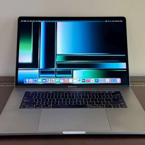 2017 Apple MacBook Pro | 15-inch | Intel Core i7 @ 2.9GHz | 16GB RAM | 512GB SSD | Radeon Pro 560 (4GB) | Touch Bar | Touch ID | 245 Cycle Count