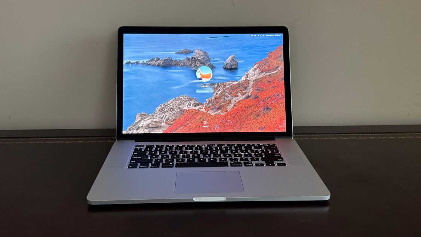 2015 Apple MacBook Pro Retina (A1398) | Quad-Core Intel Core i7 @ 2.5GHz | 15-inch | 16GB RAM | 256GB SSD | Intel Iris Pro Graphics