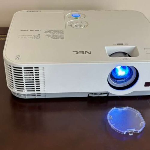 NEC ME331X 3LCD Projector Portable 3300 Lumens 1080p Conference Room