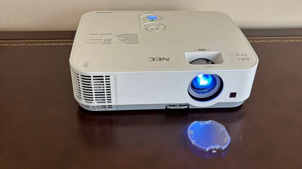 NEC ME331X 3LCD Projector Portable 3300 Lumens 1080p Conference Room