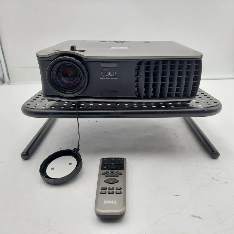 Dell 2400MP DLP Front Projector | 3000 Lumens | Bag, Remote & Cables | 35 Lamp Hours | USA Pre-Owned