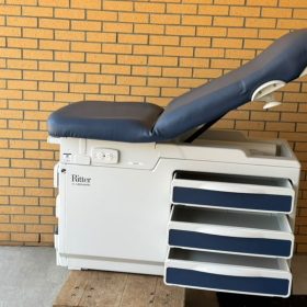 Midmark Ritter 204-011 Manual Medical Exam Table Chair 500 lb Capacity USA Made Like New