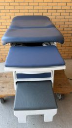 Midmark Ritter 204-011 Manual Medical Exam Table Chair 500 lb Capacity USA Made Like New - Image 5