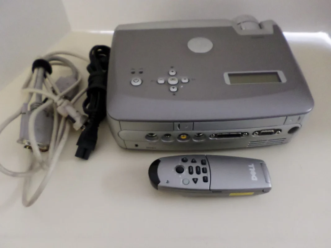 Dell DLP Front Projector 3300MP with Carrying Bag | USA Pre-Owned